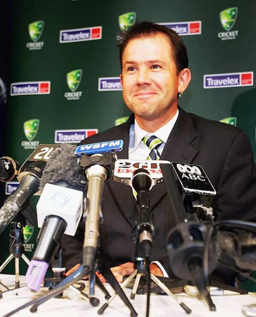 An effervescent Ricky Ponting puts up a smiling face on arrival at Sydney International Airport after Australia's Champions Trophy victory, Sydney, November 7, 2006