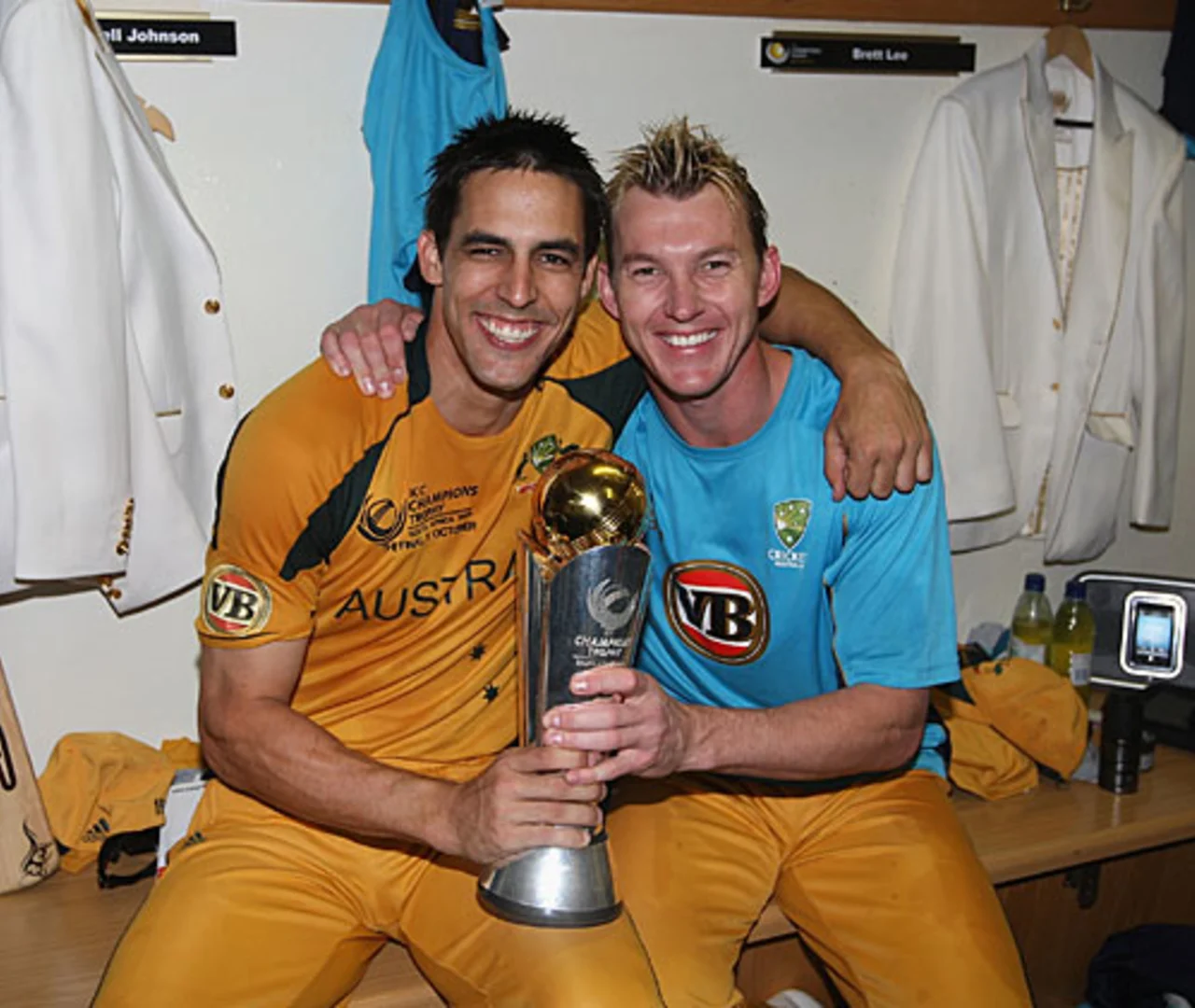 Brett Lee and Mitchell Johnson pose with the trophy, Australia v New Zealand, ICC Champions Trophy final, Centurion, October 5, 2009